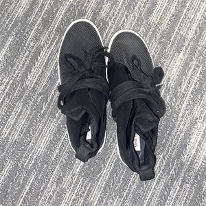 Steve Madden Black Sneaker Size 9